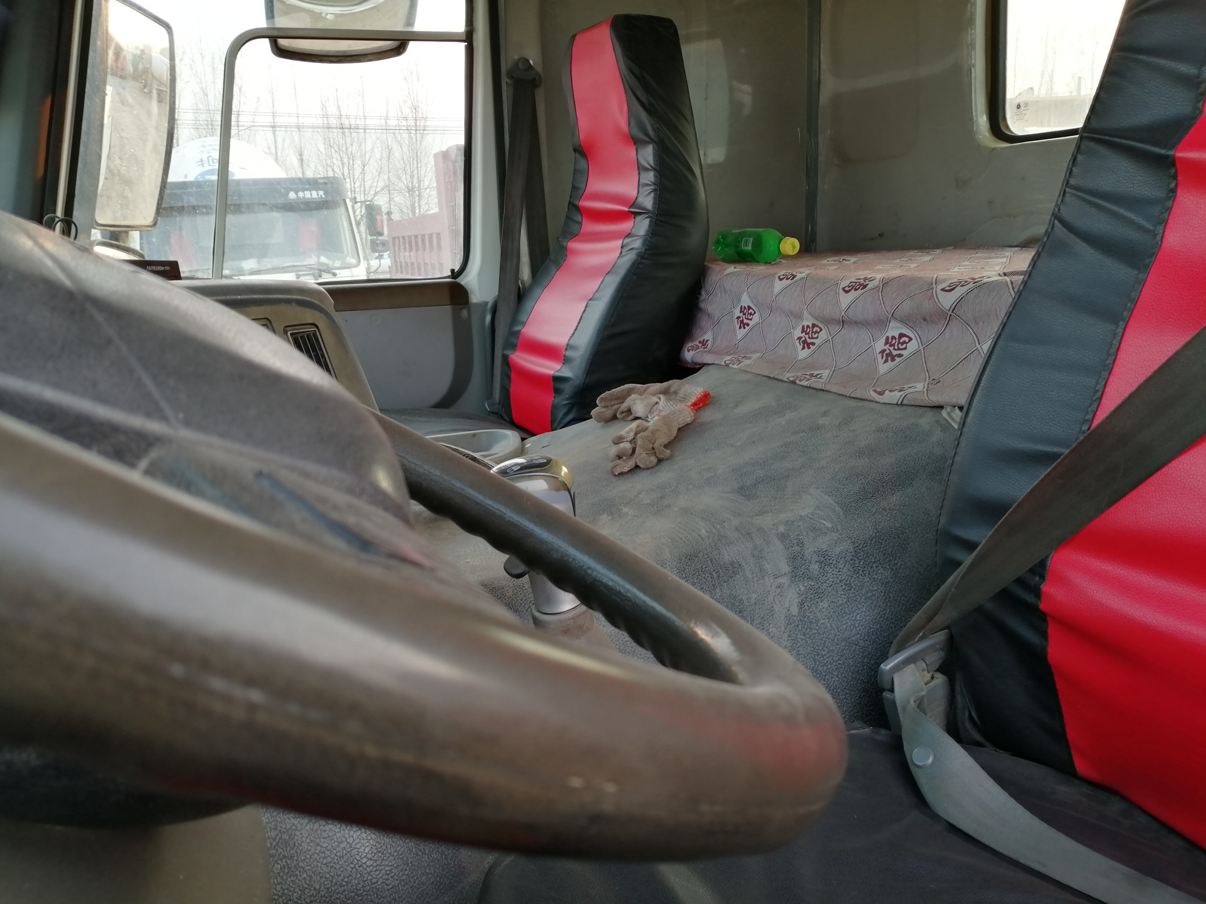 dumper semi trailer tractor head 6*4 10 Tires Sinotruck Howo tipper dump truck tractor truck flatbed semi-trailer