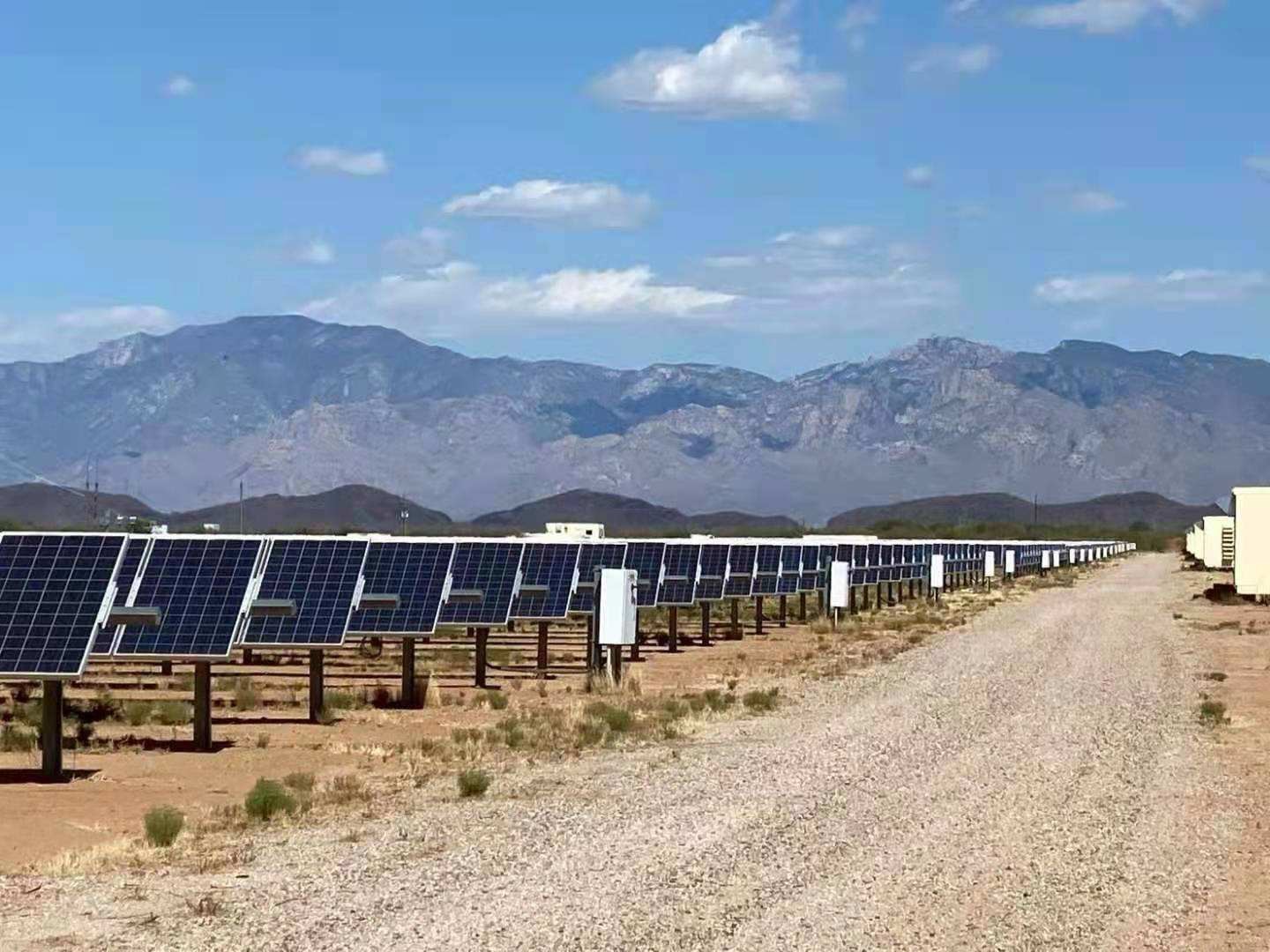 0.08 Kwh/d 92m 2m Automatic Sun Tracking Solar Panel With Slewing Drive
