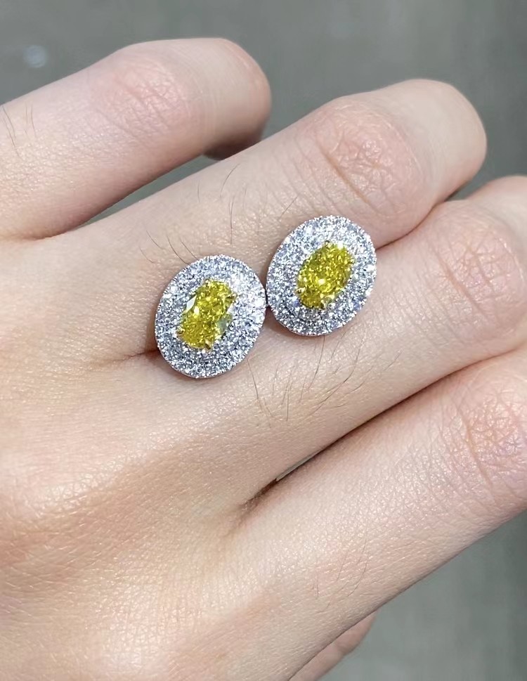 Oval Brilliant Cut Lab Diamond Jewelry Diamond Stud Earrings 0.5ct VS1