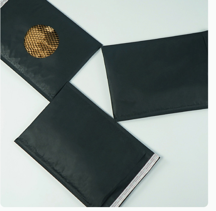 Plastic Free Biodegradable Paper Mailing Bags Honeycomb Cushion For Delivery