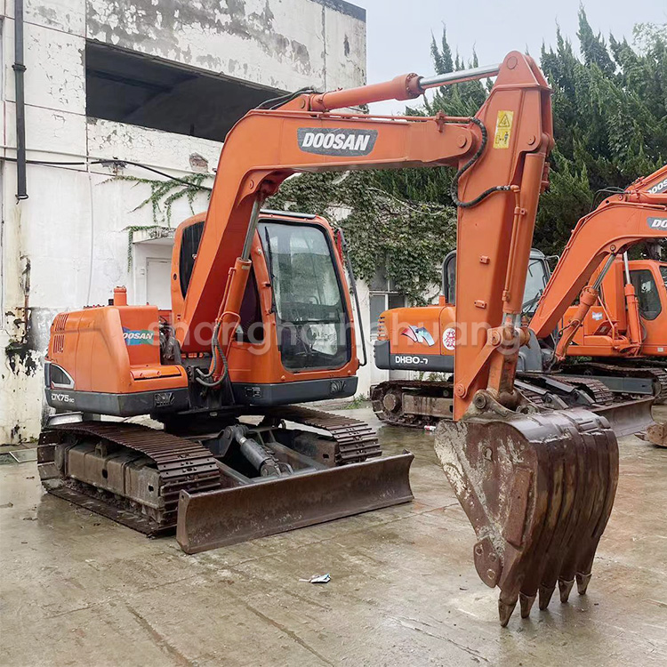 Used Engineering Doosan DX75 Crawler Excavator With 7350kg Operating Weight