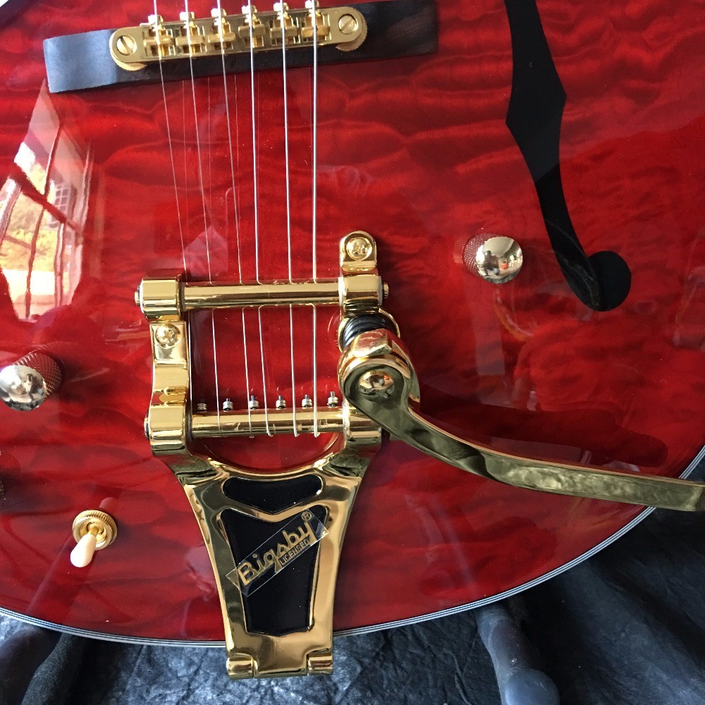 Grand Transparent red, gold tremolo. Free delivery, picture real shooting 333 jazz old electric guitar quilted maple top