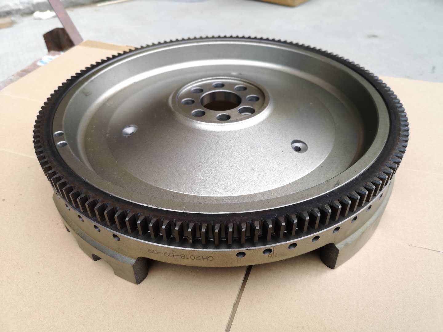 J05E Flywheel 13450-5260 For Hino Electronic Fuel Injection Type Sensor Holes Around 14" Clutch 140 Teeth 56 Holes