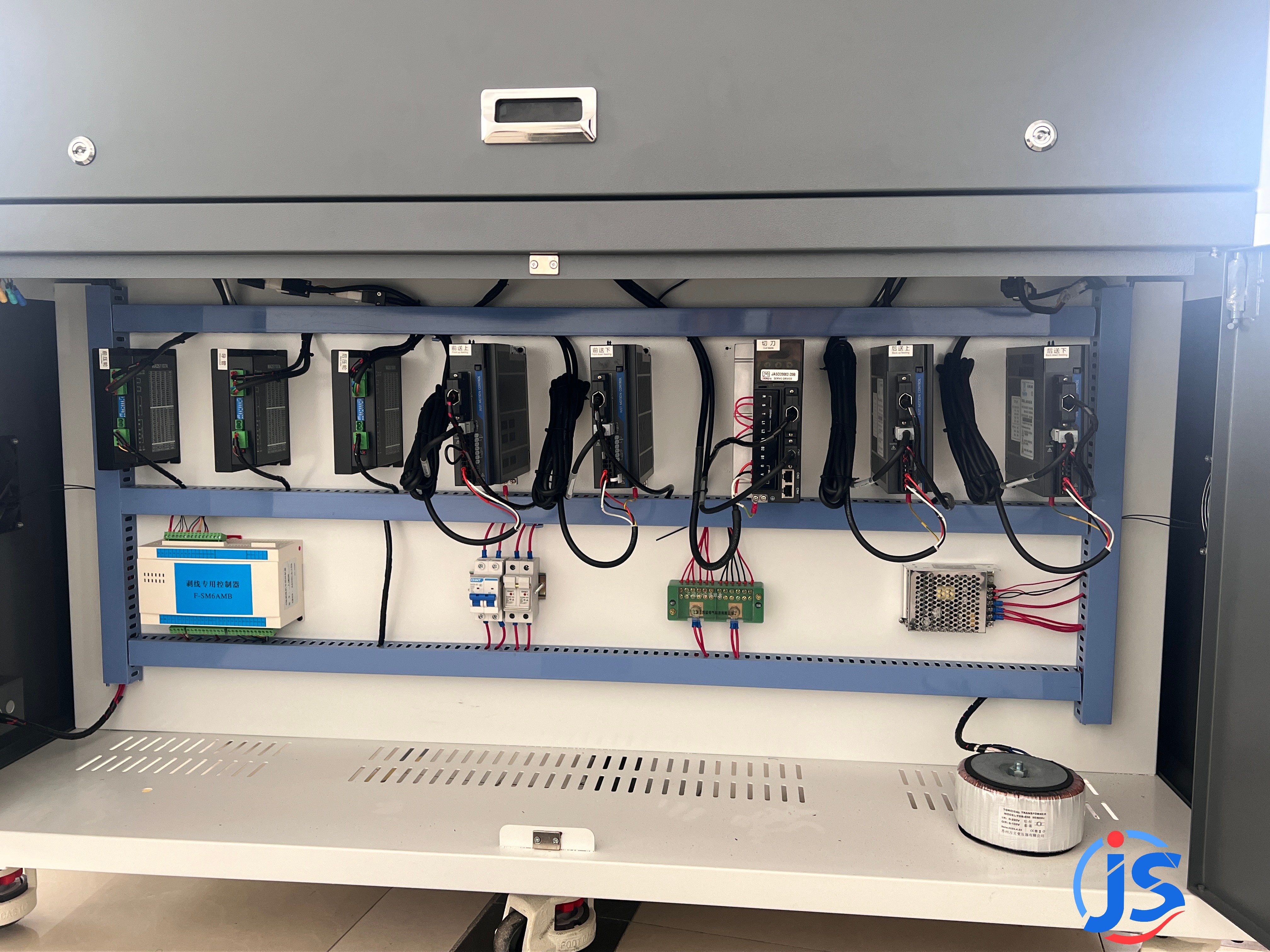 Factory Provide Cable Strip & Cut Machine Big Wire 300mm² Fully Automatic Intelligent Mechanical Production Equipment