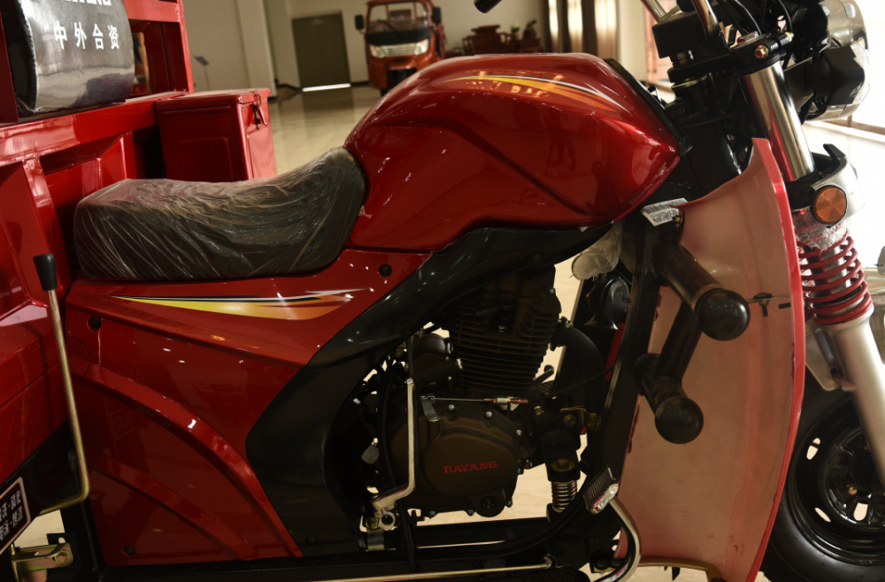 DAYANG 150CC/200CC LED Light 3-wheel Motorcycle Car Perfect for Cargo Transportation