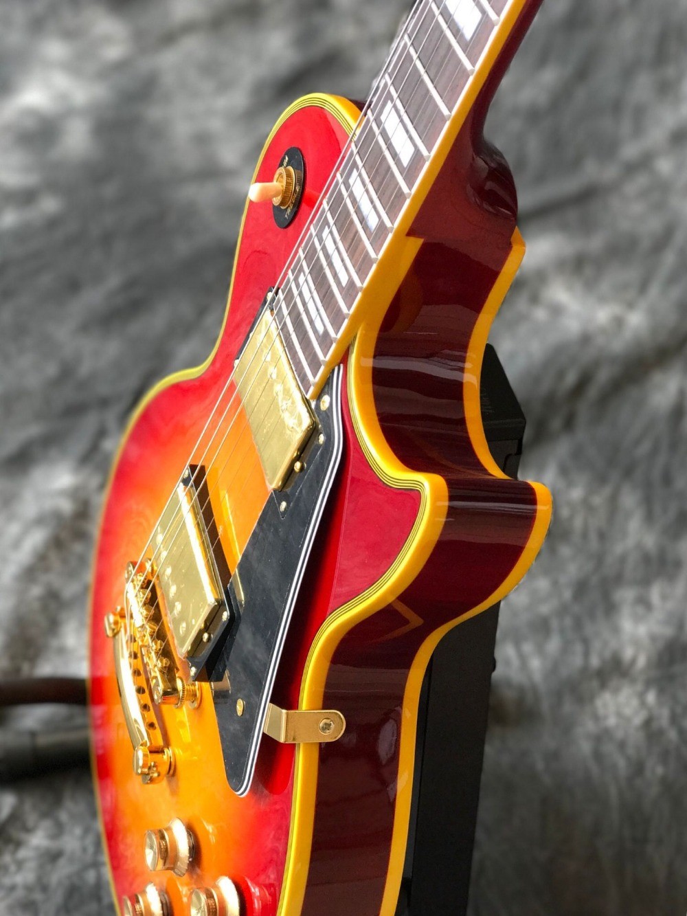 Custom Sunburst color electric guitar Custom LP 60 guitar