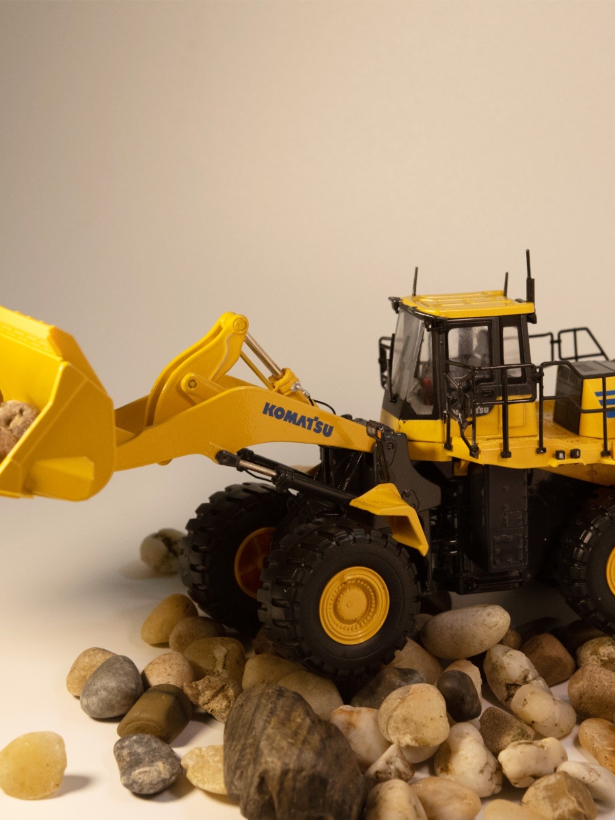 UH Komatsu WA600 Komatsu wheel loader shovel alloy engineering vehicle model