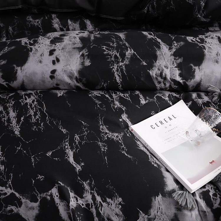 Personalized Comfort and Style Custom Logo King Bedding Set for Modern Fashion Designers