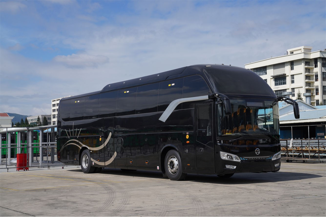 12m Used Diesel Coach Bus with YC6MK380-30 Engine Model and 6DS180T Gear Box at Affordable