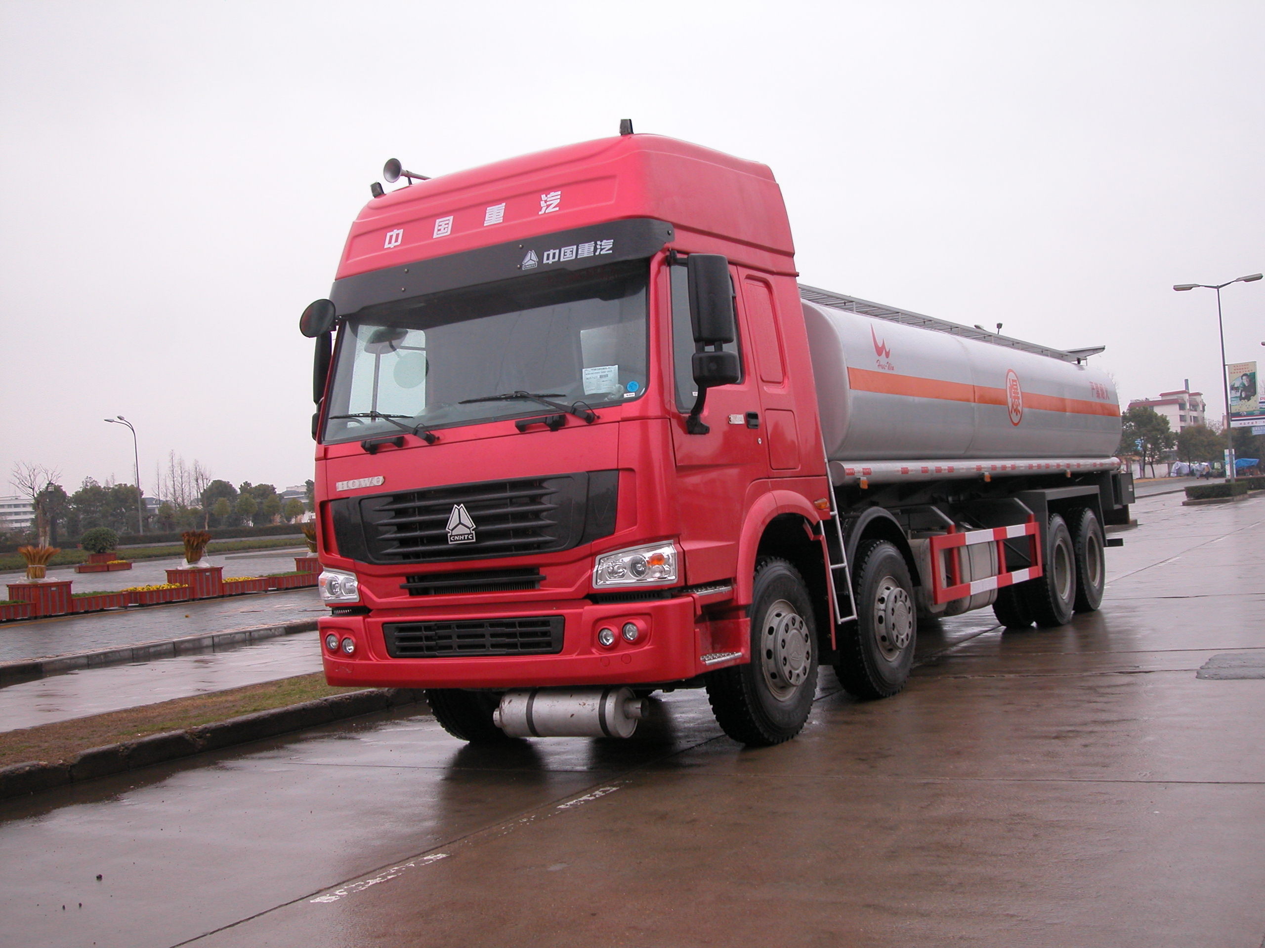 Carbon steel , stainless steel , Aluminum 25000L fuel tank trailer / tank truck transport