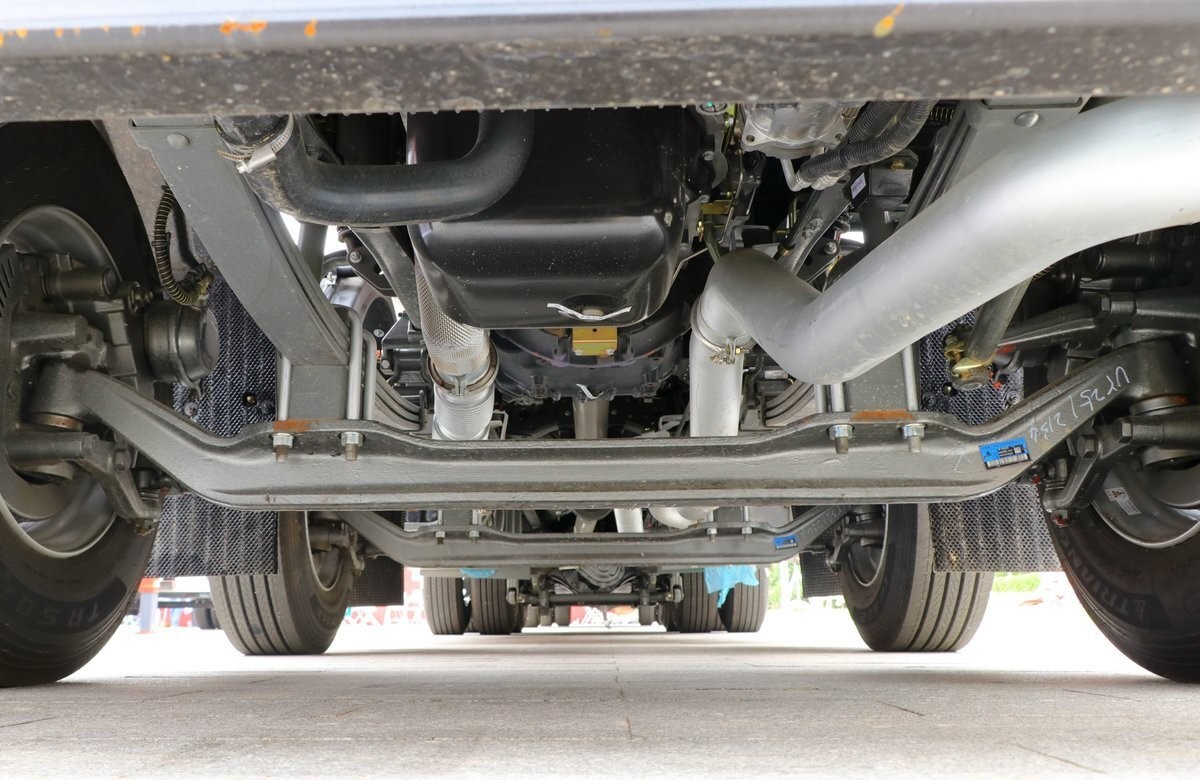 Used Heavy Duty Trucks Sinotruck Second Hand Oil Tanker 8*4 Drive Mode 26 Cubic 4 Axles