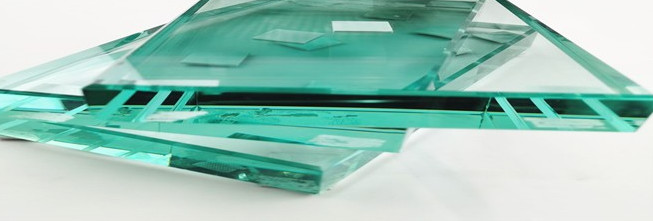 Qualified/High Transparency Clear Glass with Application to Building/Furniture/Automobile