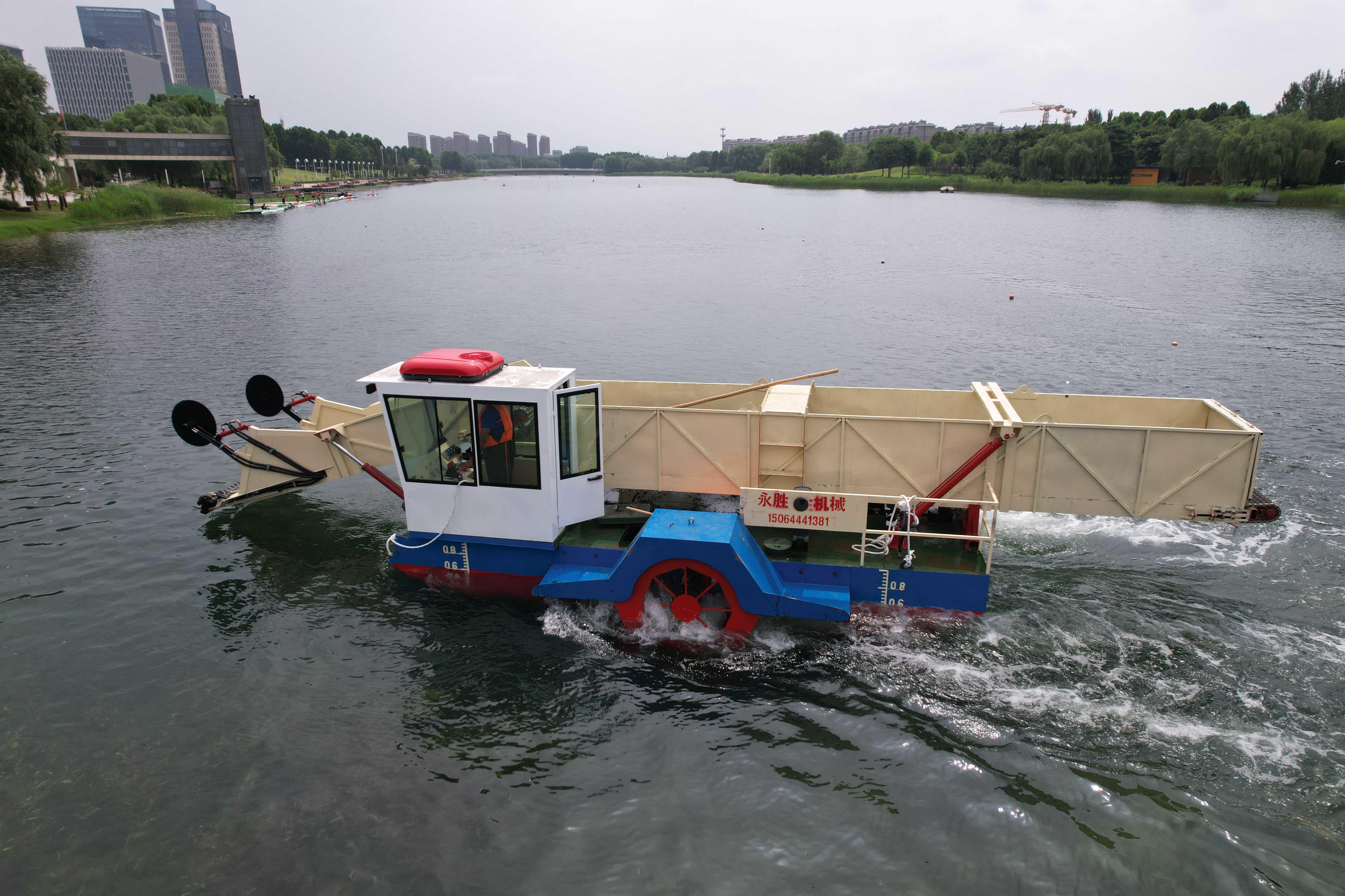 70kw Power Aquatic Weed Harvester To Collect Water Plants On Water