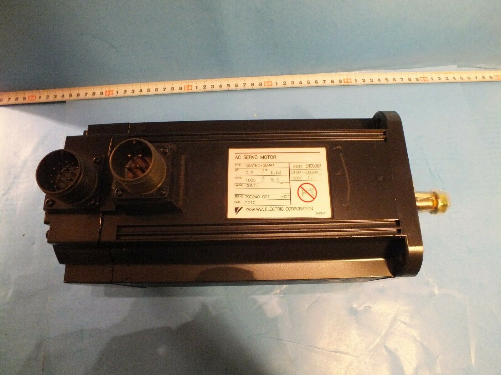 YASKAWA USAMED-06CA1 AC SERVO MOTOR 0.6 KW 5.68 N.M 1000 R/MIN 5.8 A