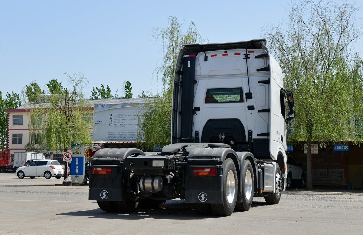 Second Hand Euro 5 Shacman Delong X6000 6X4 Tractor Truck New Engine Shacman Truck 6X4