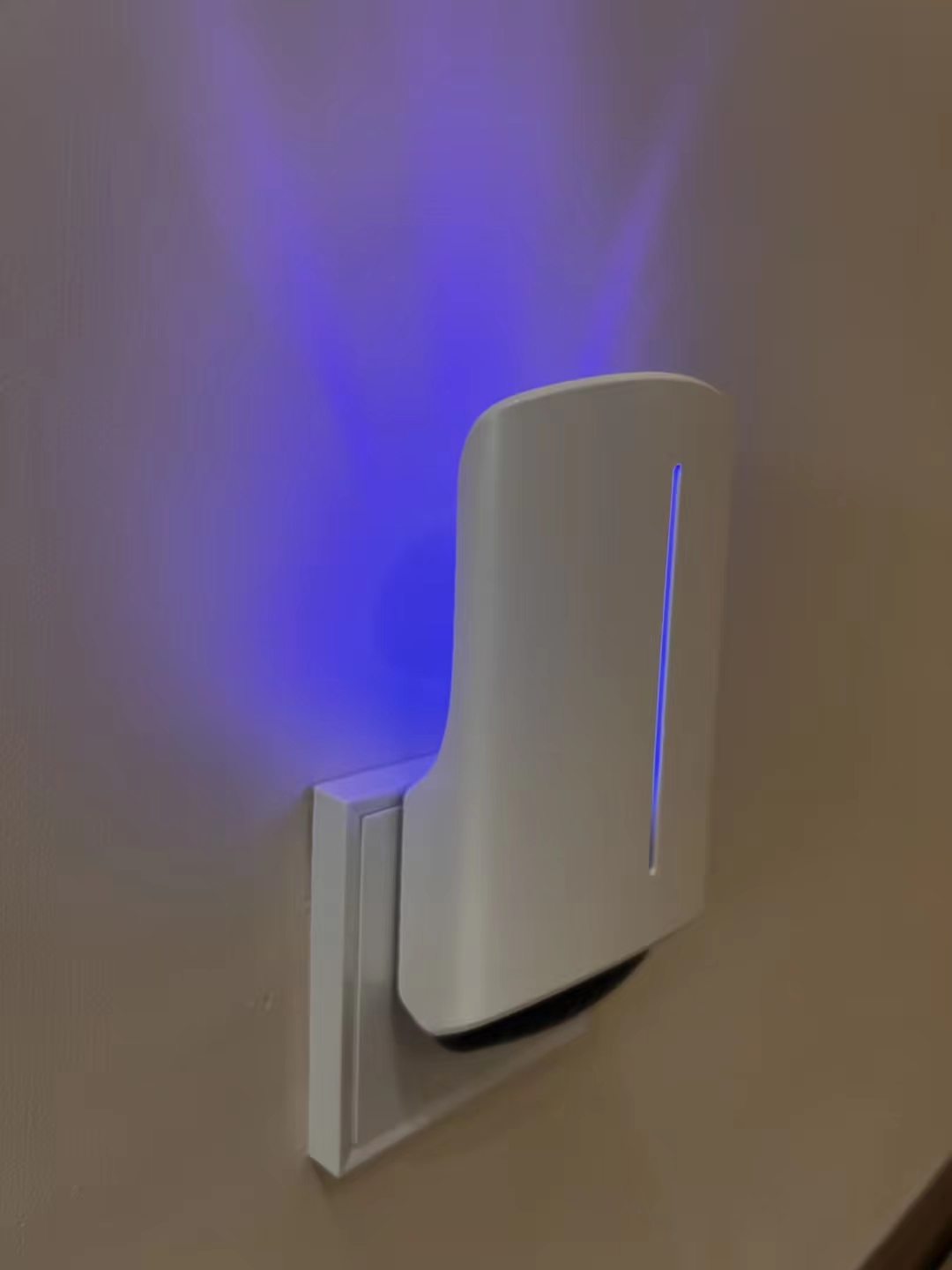 Sticky Glue Paper Insects Killer 80g Capacity 1 Plug-in Wall Lamp for Mosquito Extermination and Insect Control