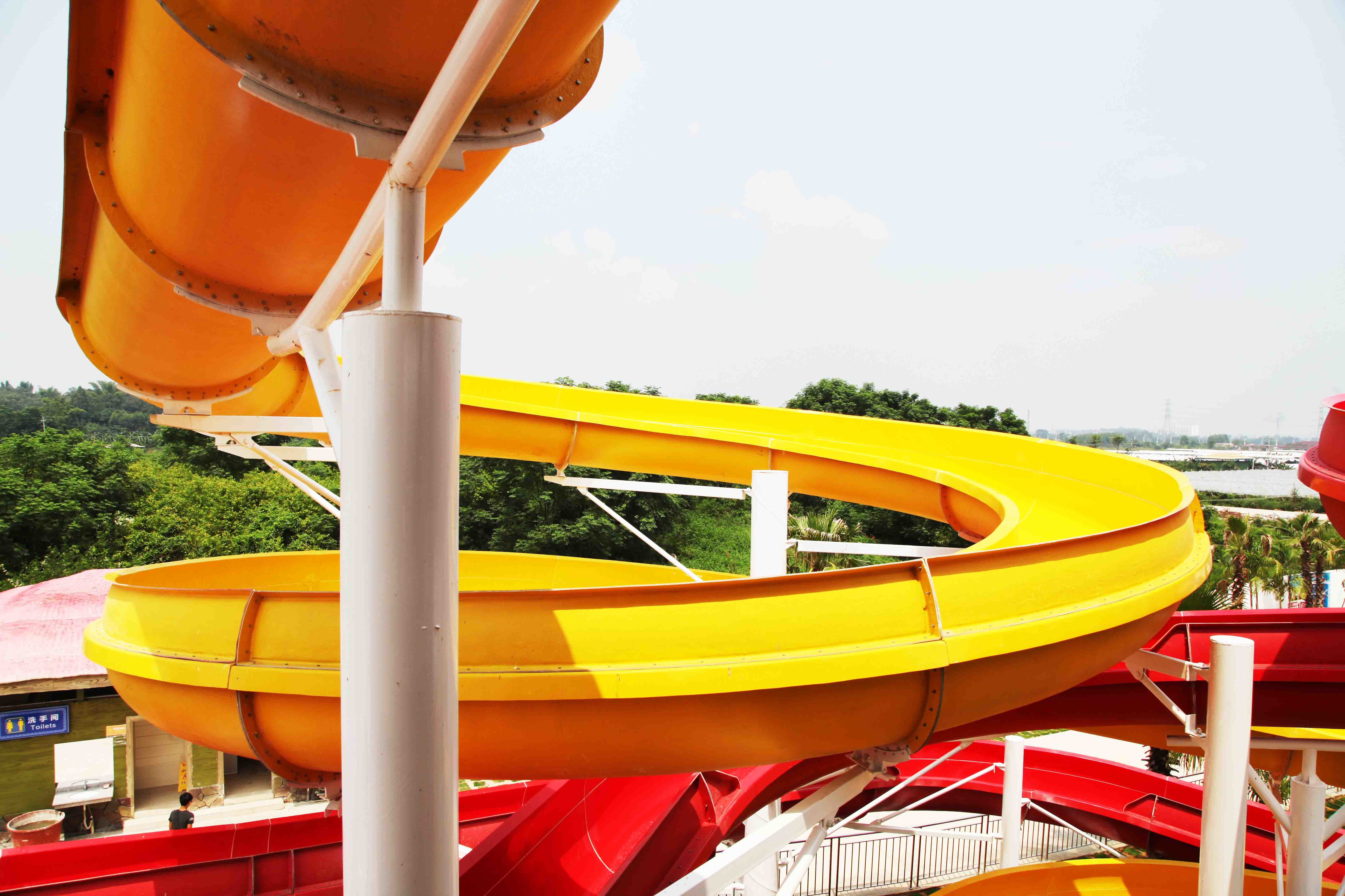 Waterpark Equipment, Fiberglass Open / Close Spiral Slide, Custom Water Slides 11m Height