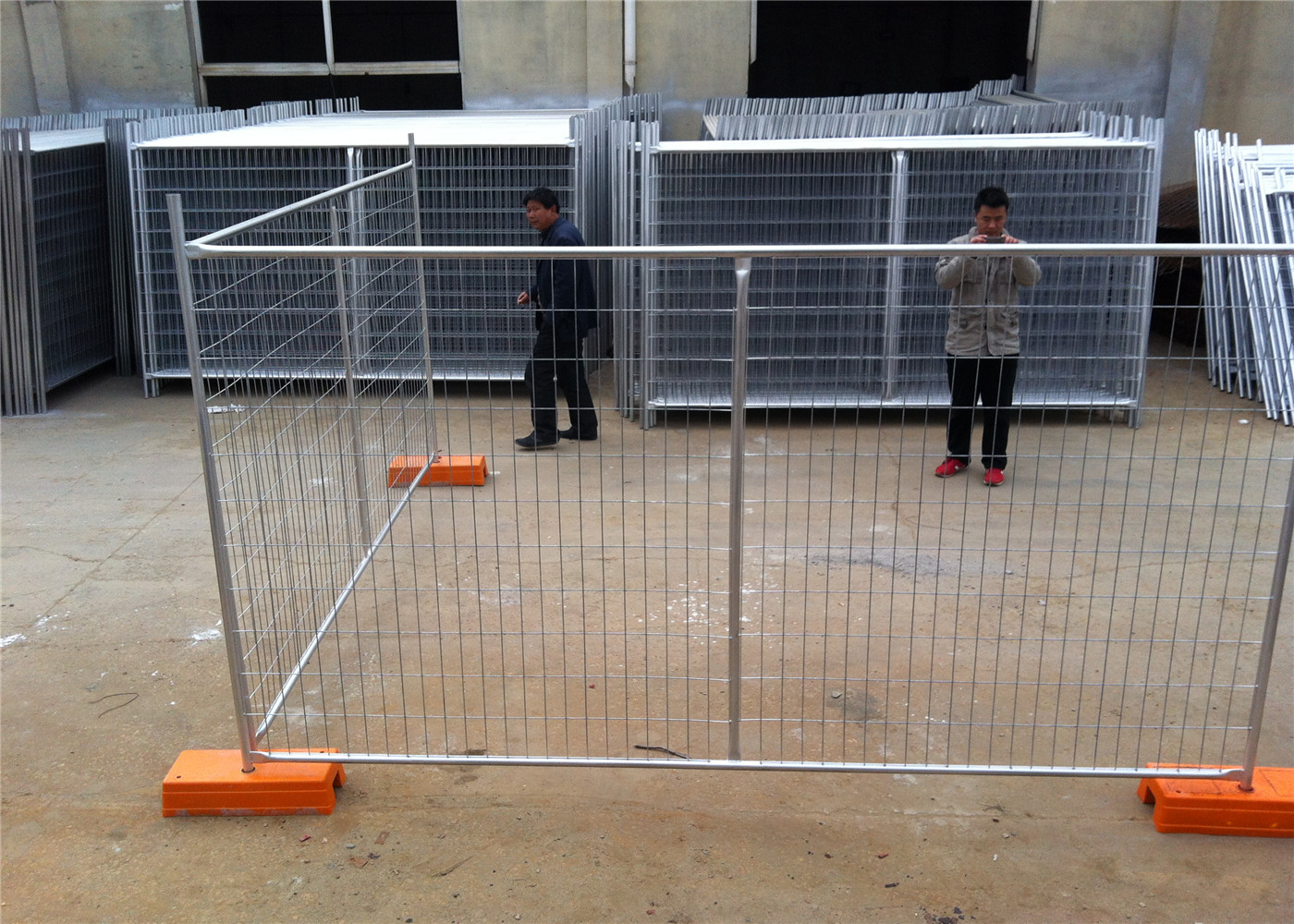Self support 42 microns thick galvanized temporary fence 1.8m*2.9m tube OD32mm*2.00mm Mesh spacing 60mm*150mm*4.00mm