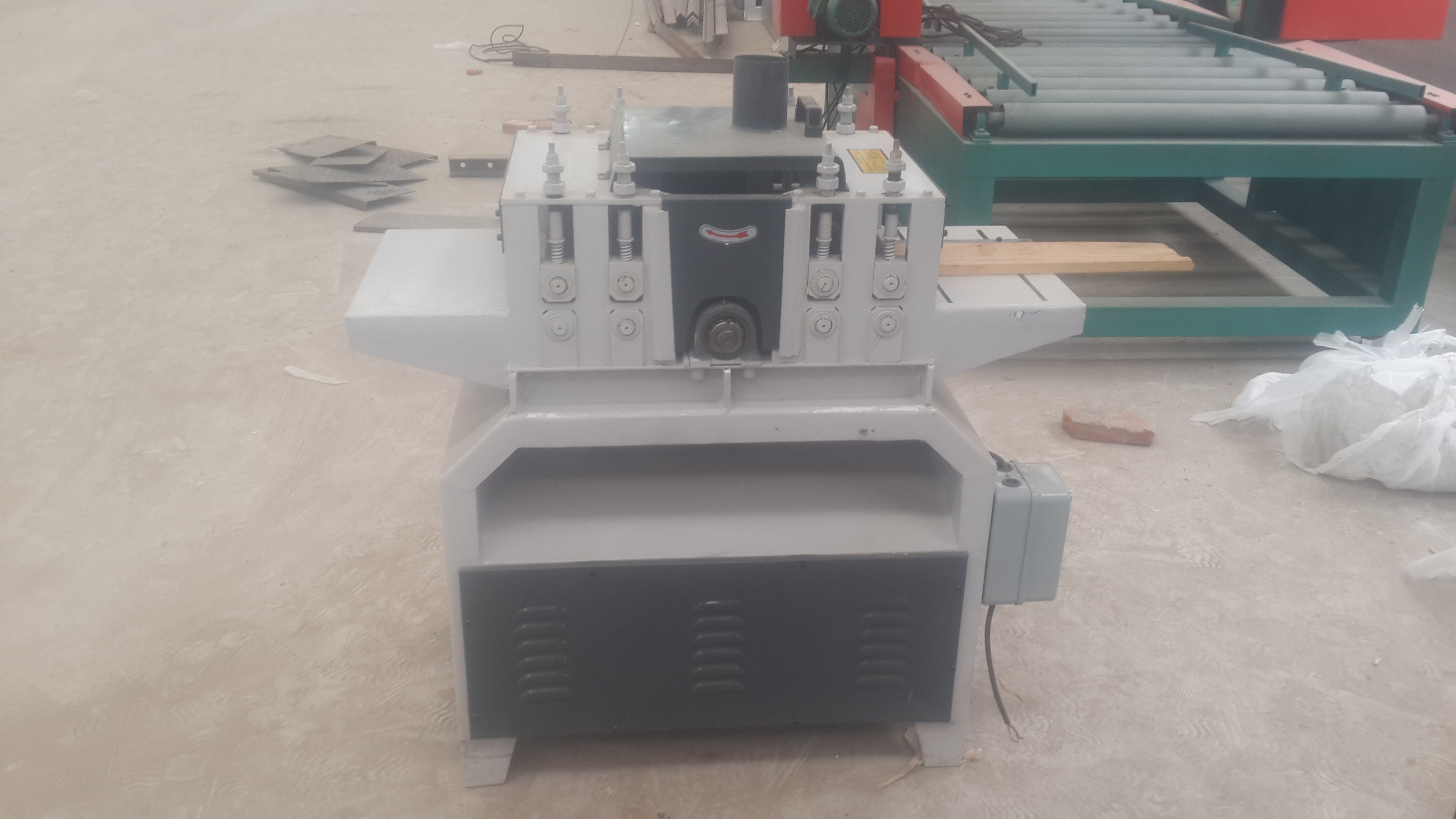 Electric Multi Blade Wood Ripsaw Machine For Timber Height 300mm