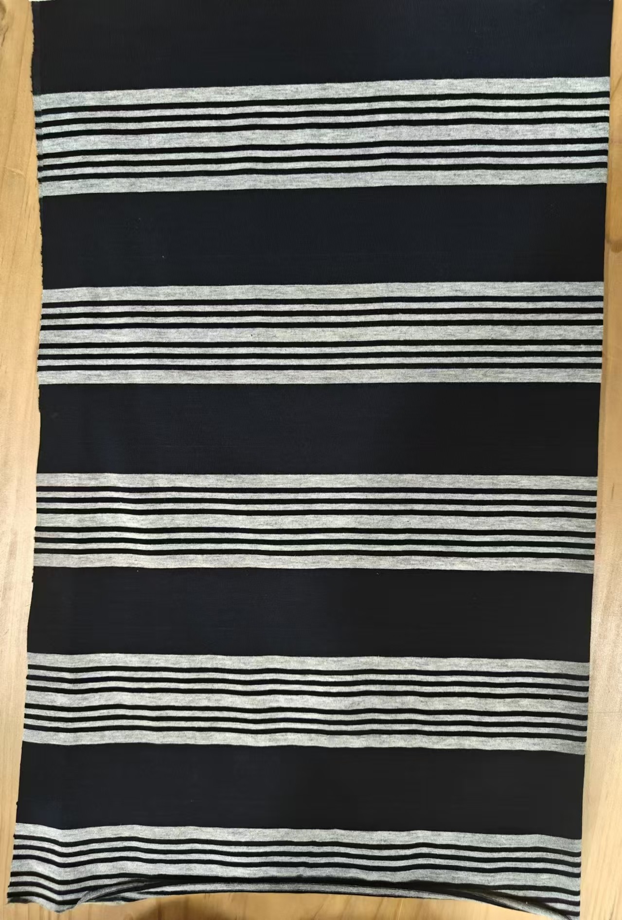 Comfortable And Breathable And Healthy Skin-Friendly Striped Material Fabric For Casual Wear