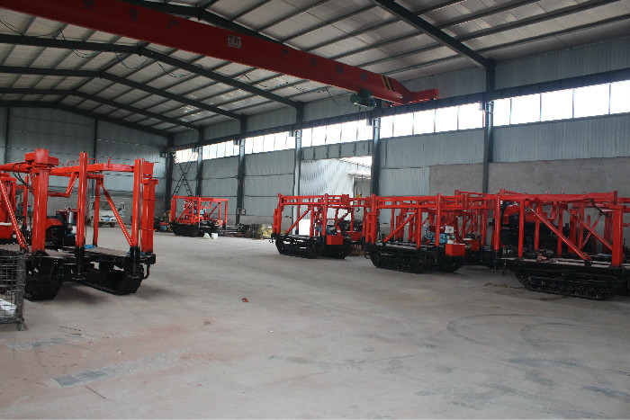 Mobile Hydraulic Crawler Drilling Rig , Track Mounted Drill Rig Easy Operation