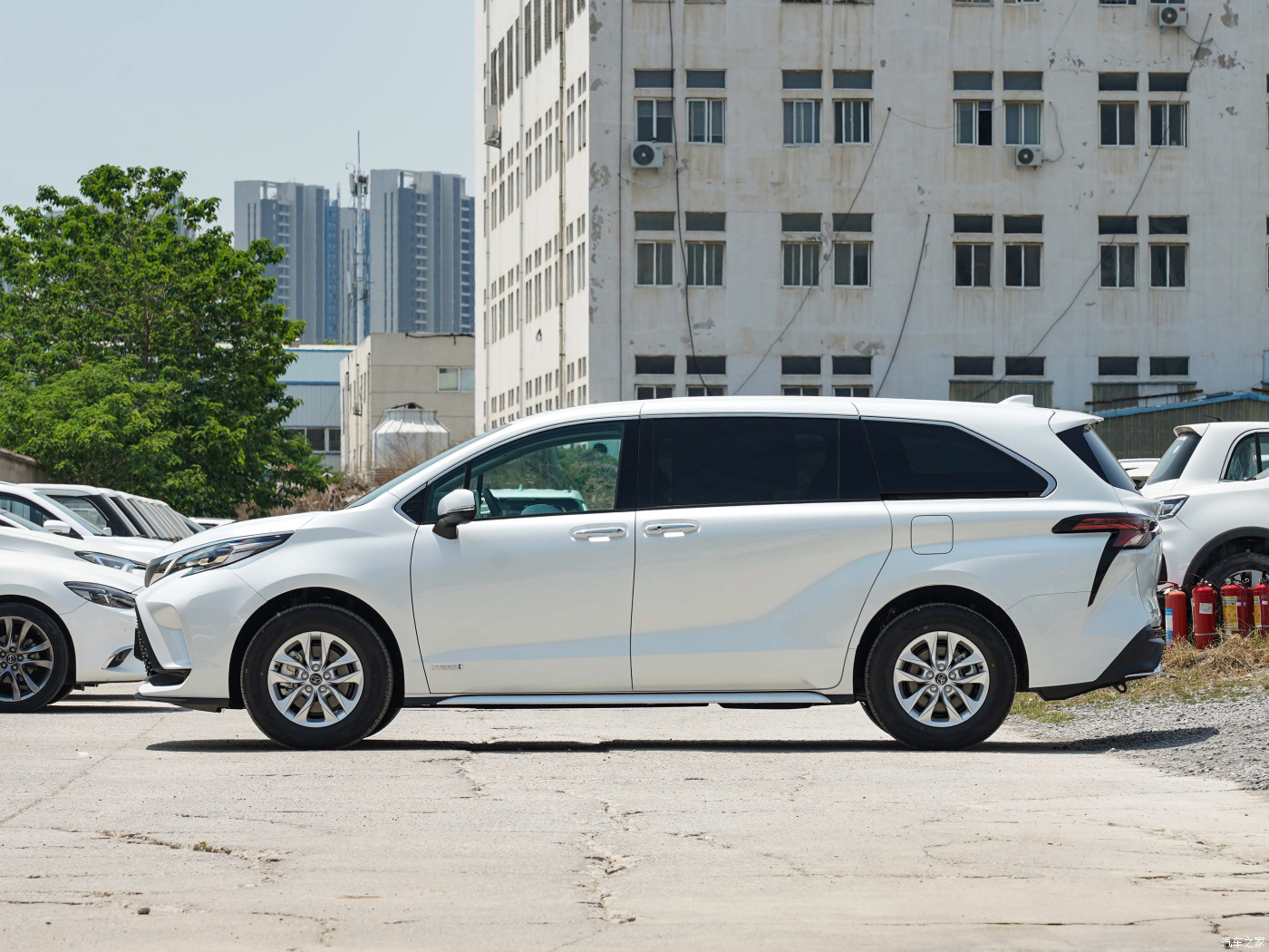 Electric MPV 7-Seater Hybrid SUV Minivan with Driver's Seat Adjustment Electric and Front disc Rear dsic Brake System