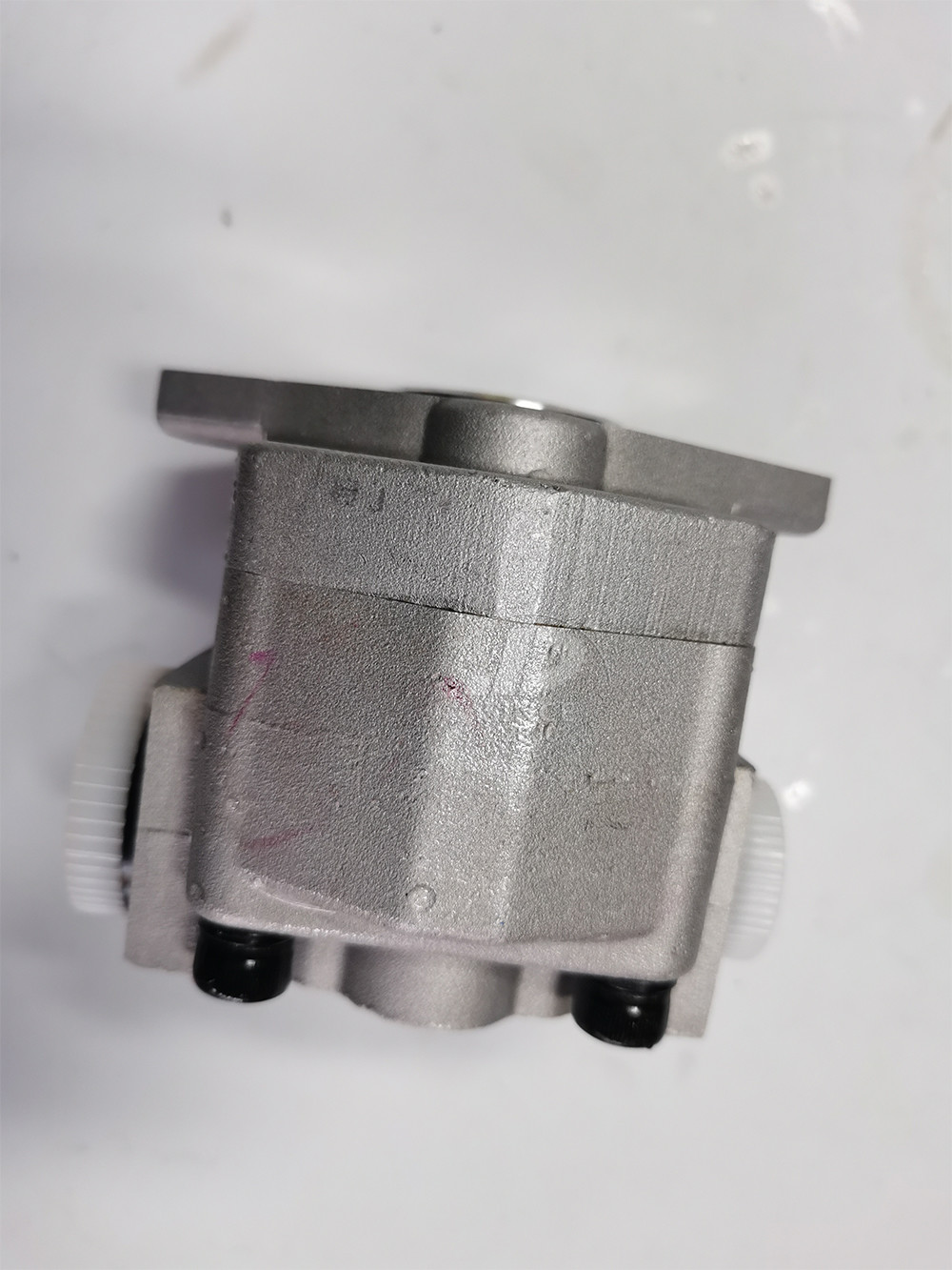 Mitsubishi Excavator Spare Parts MM30 Hydraulic Pilot Single Silver Gear Pump