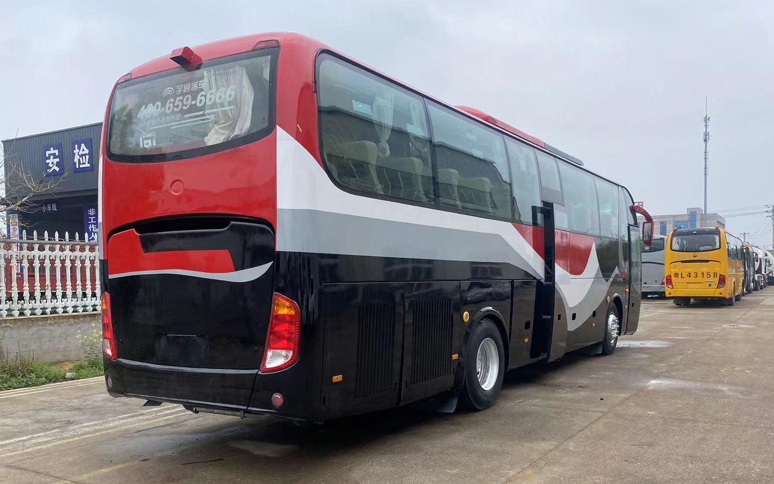 243kw Euro 3 Luxury 50-60 Seater Diesel Coach Bus for Africa in Perfect Condition