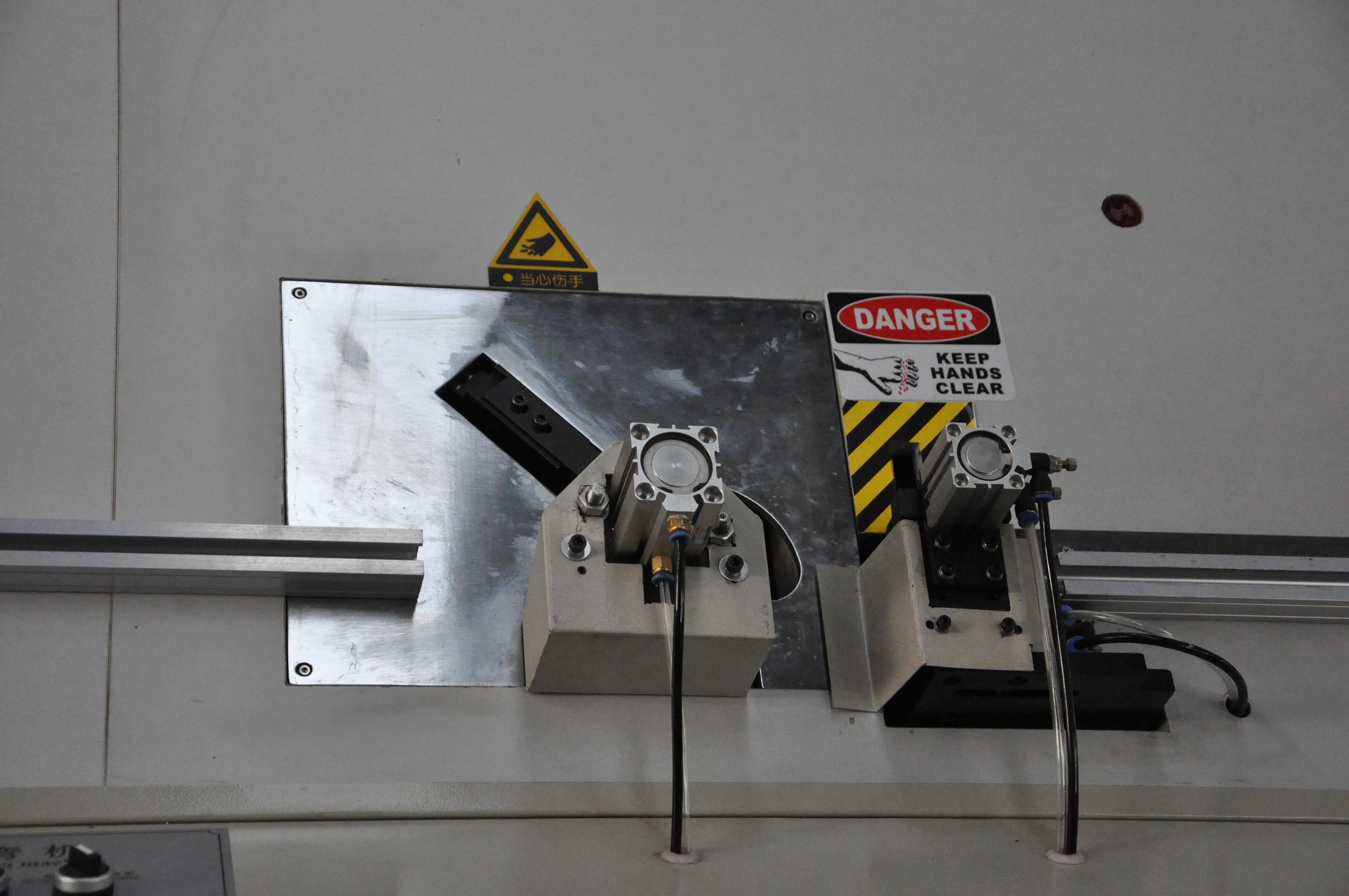 Aluminum spacer bar bending machine
