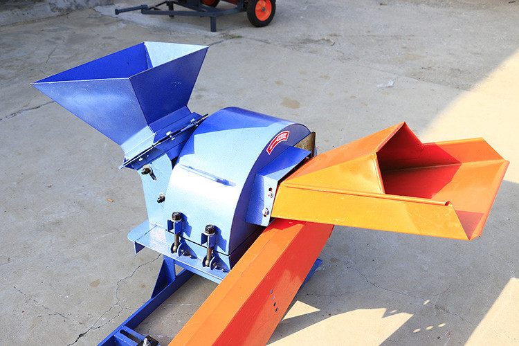 Sawdust Waste Wood Crusher Machine Turnkey Service Mobile Hammer Mill