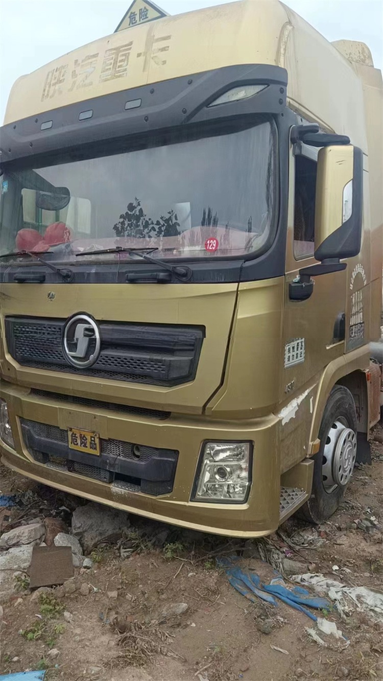Second Hand Shacman 6 X 4 ADE X3000 With Normal Driver's Seat And Manual Transmission
