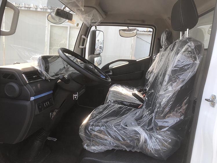 Dongfeng 6000kg Electric Cargo Truck with 350km Endurance Mileage and Pneumatic Brake