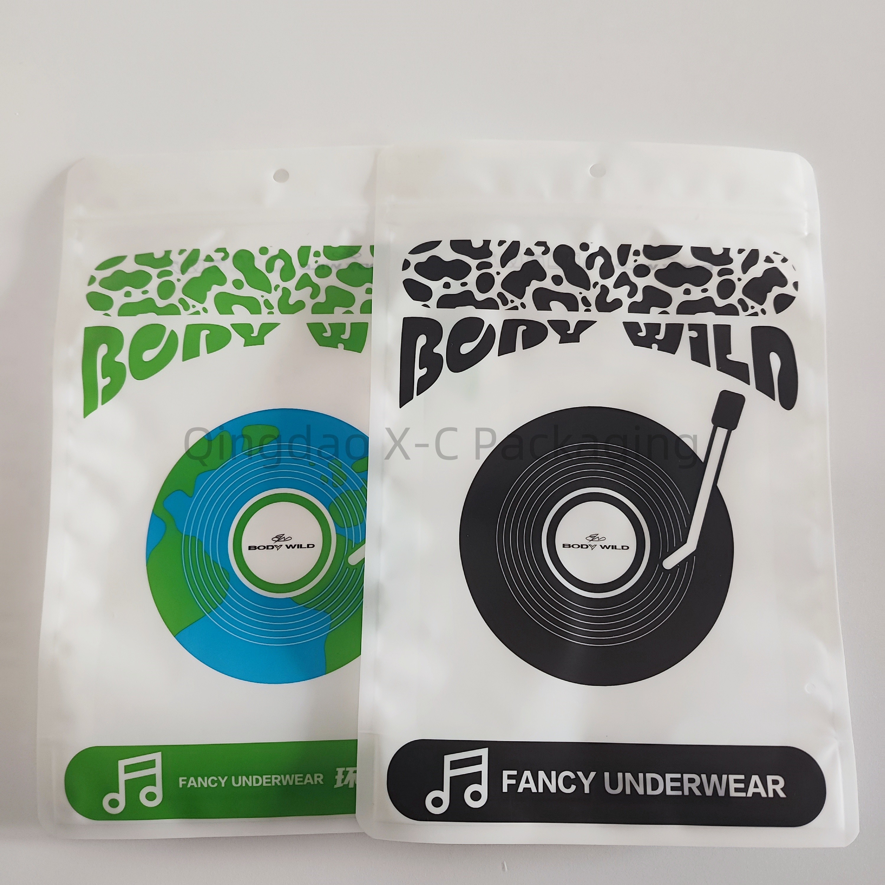 Customized Stand Up Pouch Reusable For Cloth Underwear With Resealable Zipper