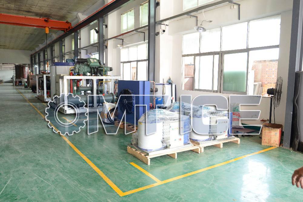380V Voltage Ice Block Crusher Machine for Bakery Bread Crushing Ice 1-2mm Other Ice Storage Capacity