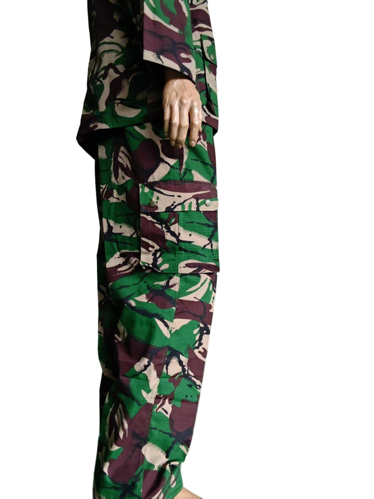 Tactical Forest Combat Uniform Woodland Camo With MOLLE and IR Reduction For Gabon