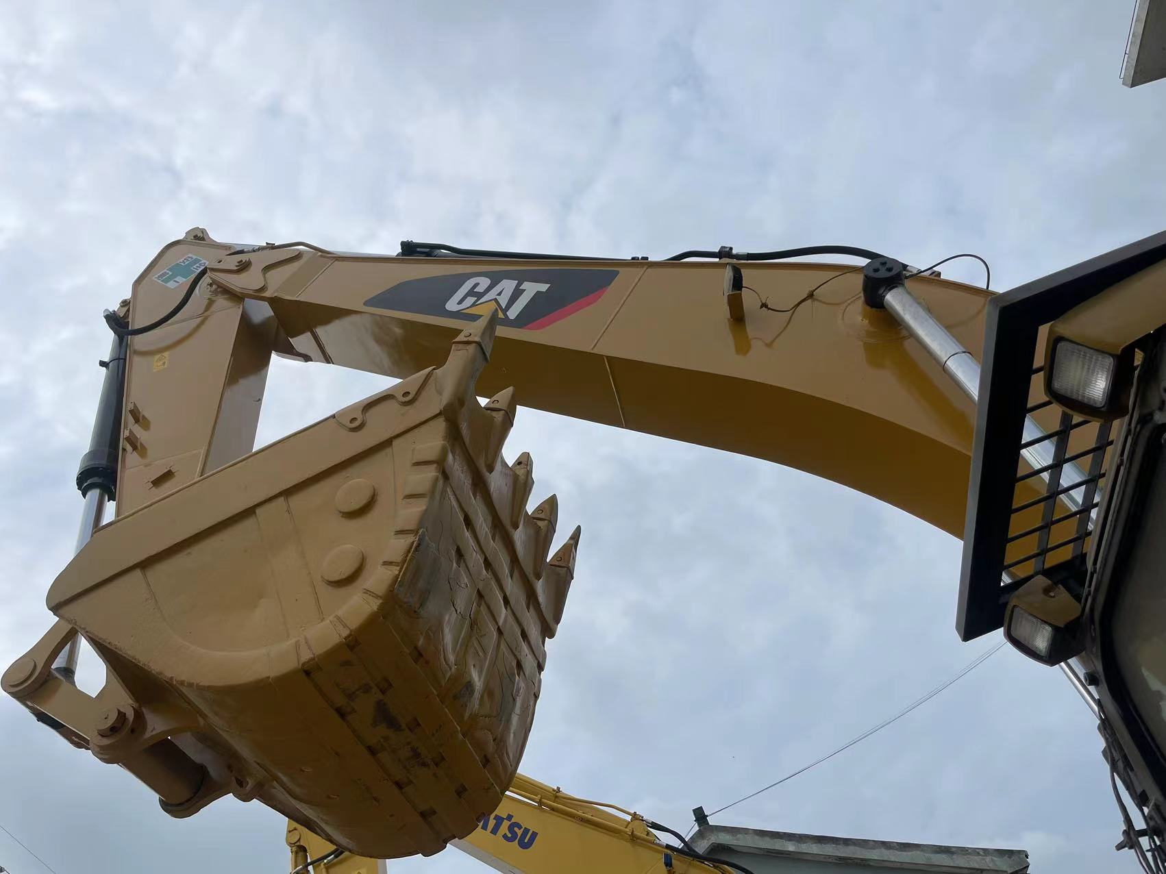 Excavators used CAT 330D second hand digger in shanghai for sales