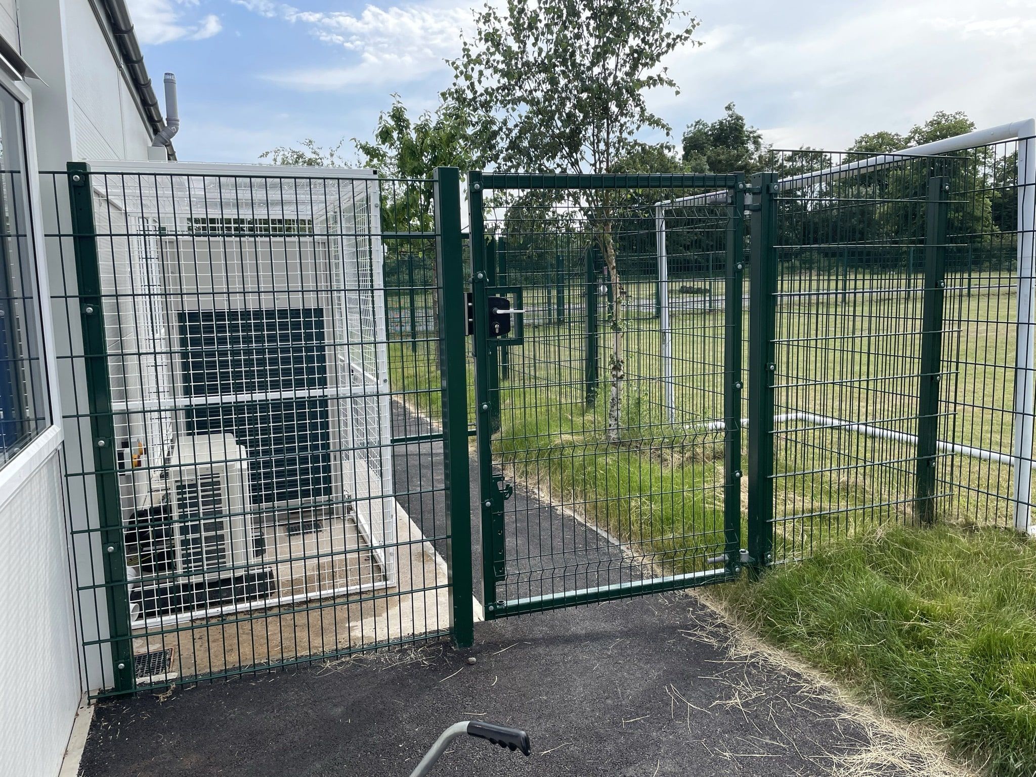 Corrosion Resistance 4.0m Welded Wire Mesh Fencing Double Gate For Yard