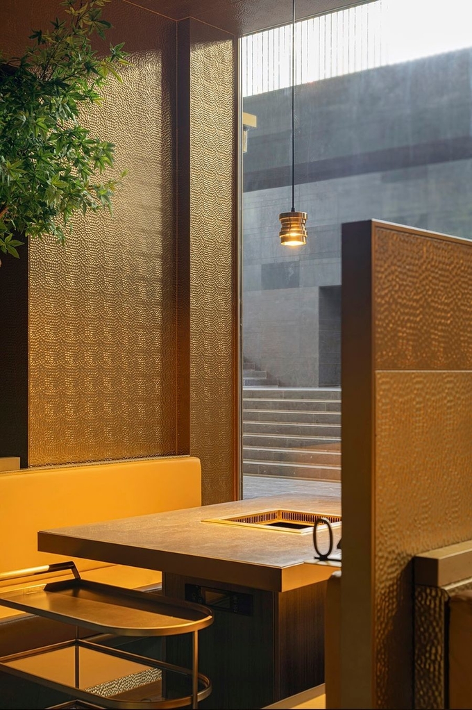 Customized 304 ss steel plate 2b/ba/no.4/hL fininsh gold embossed stainless steel sheets