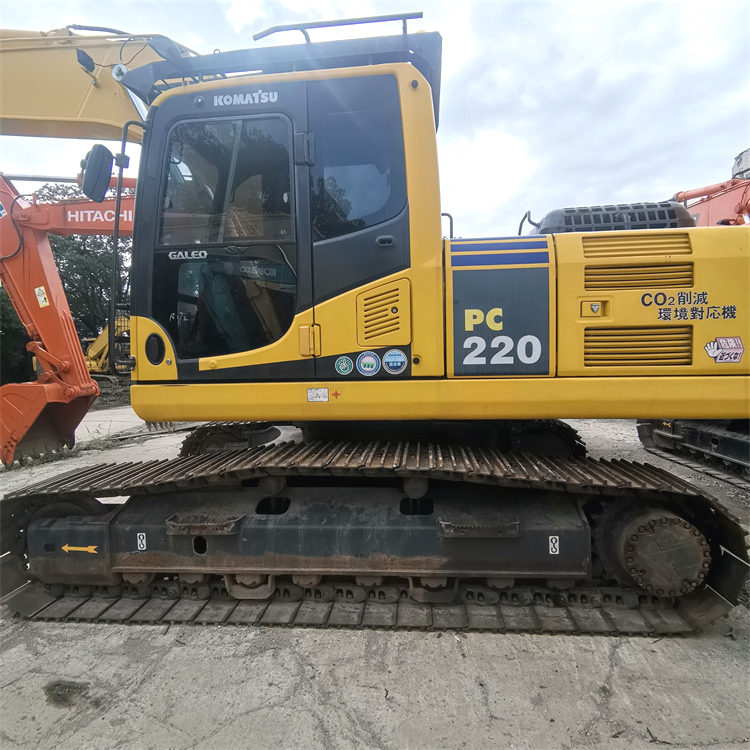 Less Hour Used PC220 Excavator 22 Ton in Shanghai for Earth-moving Machinery in 2019