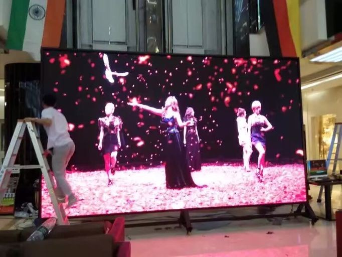 Small Spacing Series Outdoor Full Color LED Display P2.5 Advertising Board