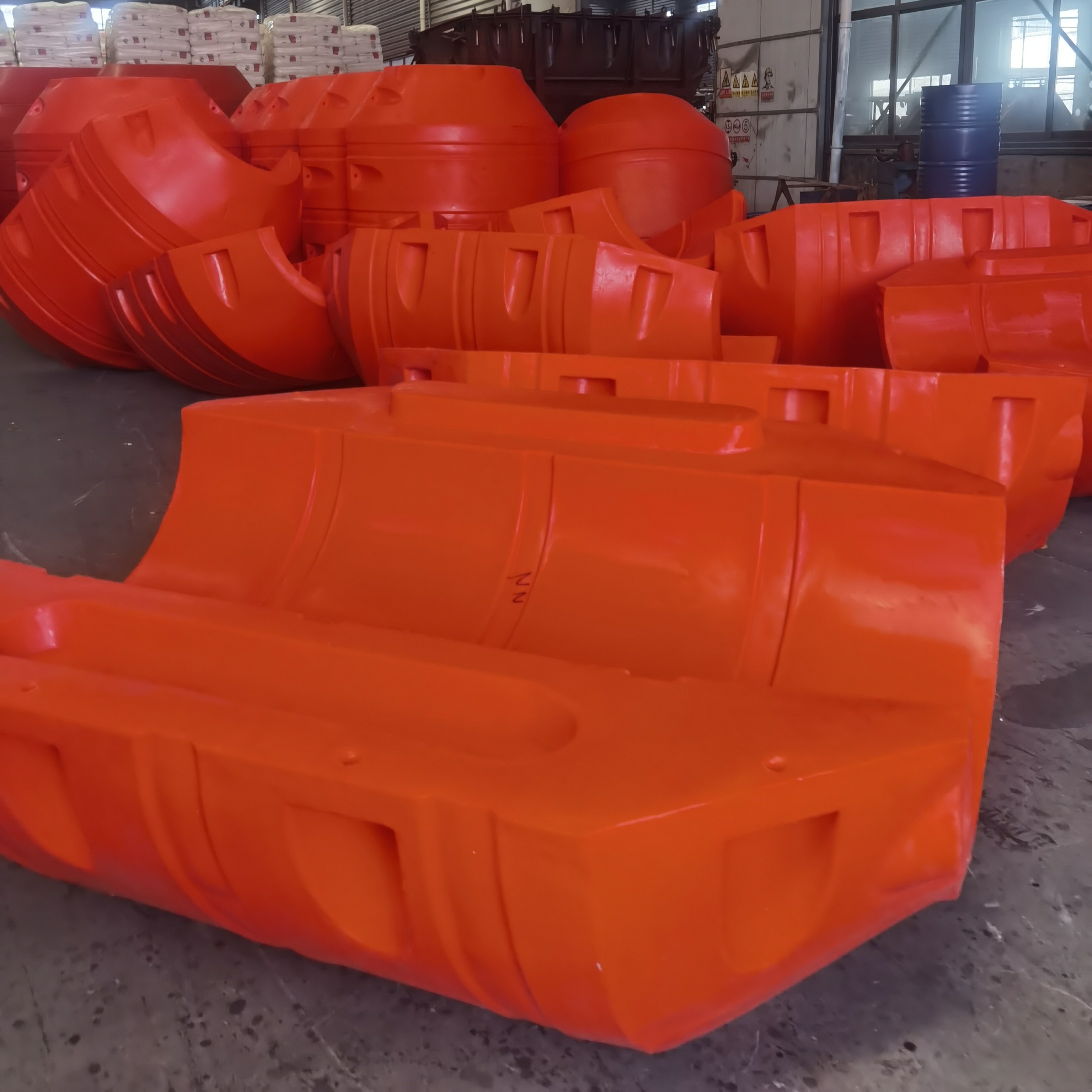 Easy Installation HDPE Pipe Floater with Impact Resistance and Hot Galvanised Steel Bolts And Nuts 10-1100mm