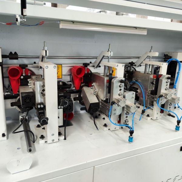 Automatic Edge Banding Machine Combining Multiple Processing Steps Including Gluing Trimming Buffing and Corner Rounding