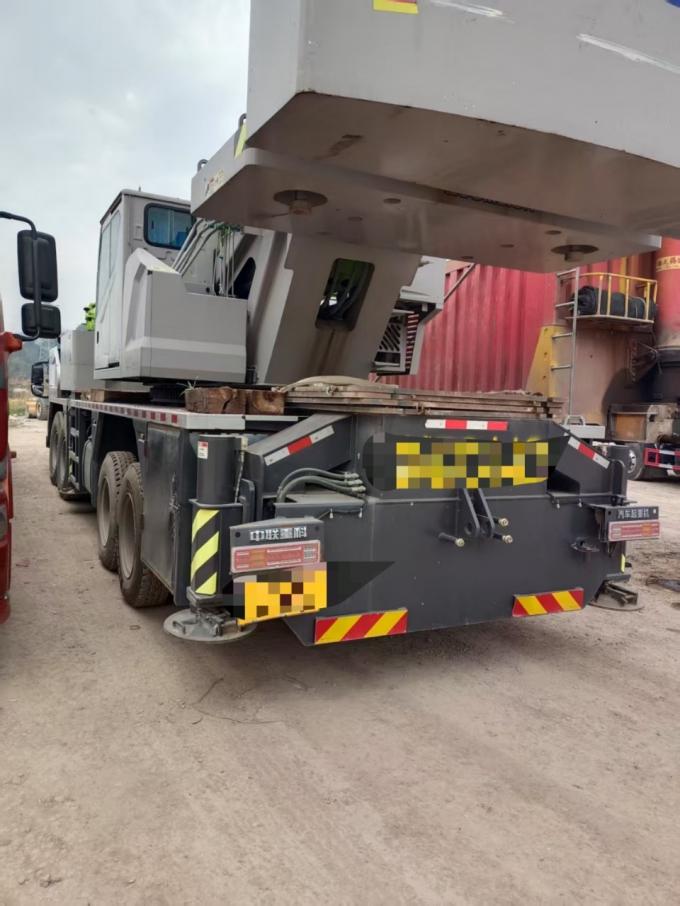 Zoomlion ZTC251V562-1 truck crane 4