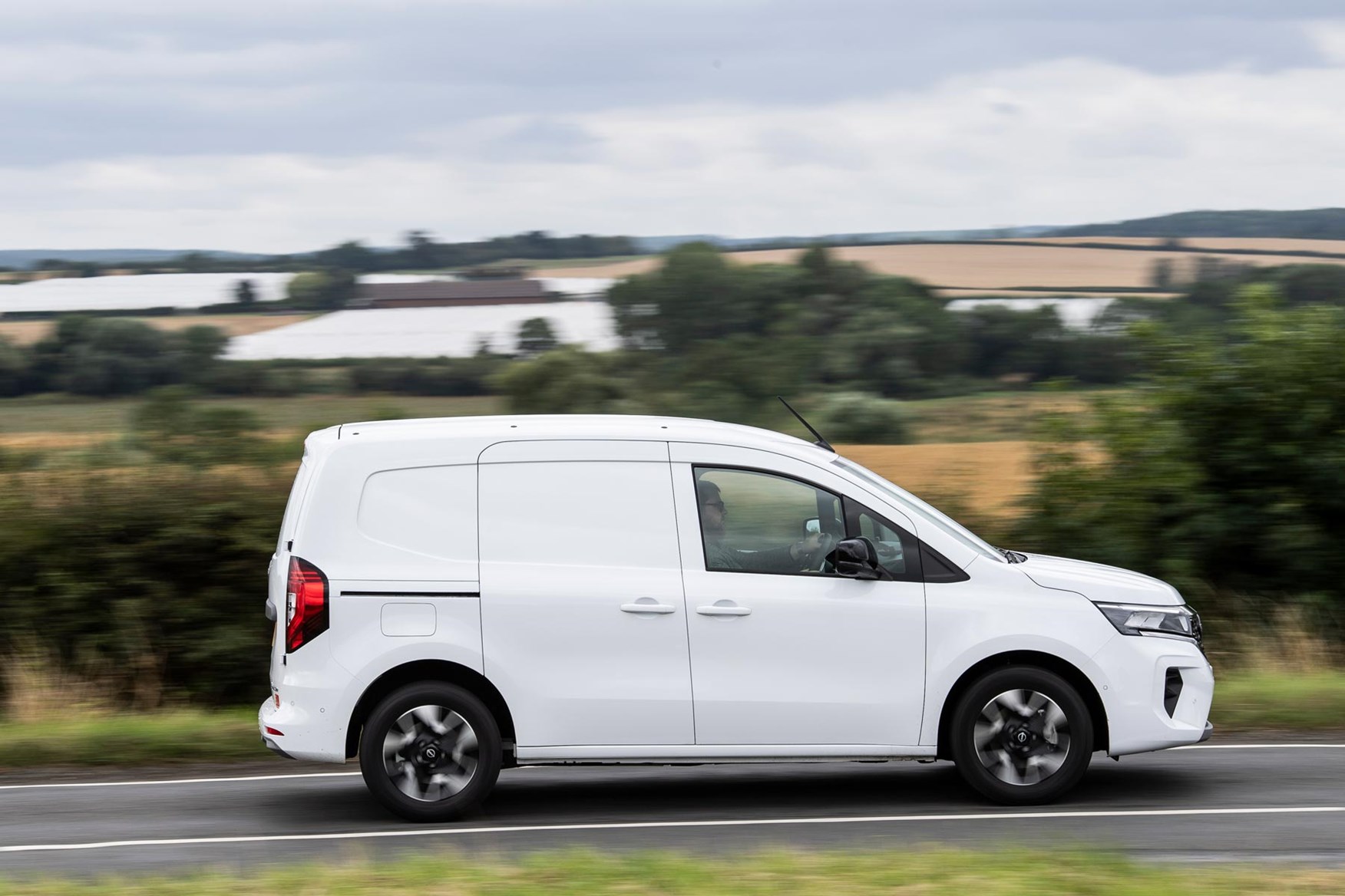 Confortable Driving Position And Practical Cabin With Good Value Nissan Townstar MPV Pure Ev With WLTP 285km