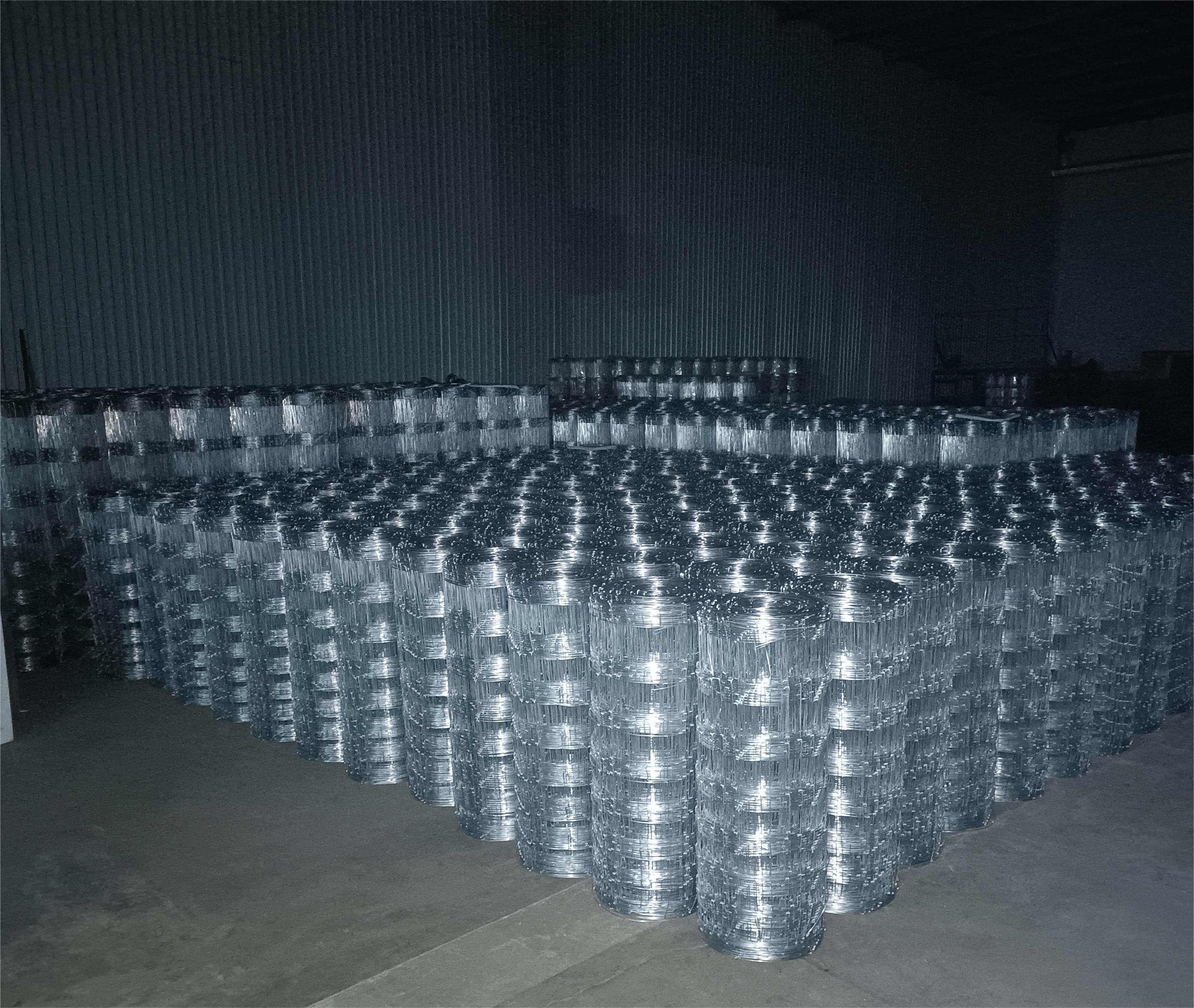 Various Good Quality pasture goat grassland field fence Hot dip galvanized Bull bar network Farm fence