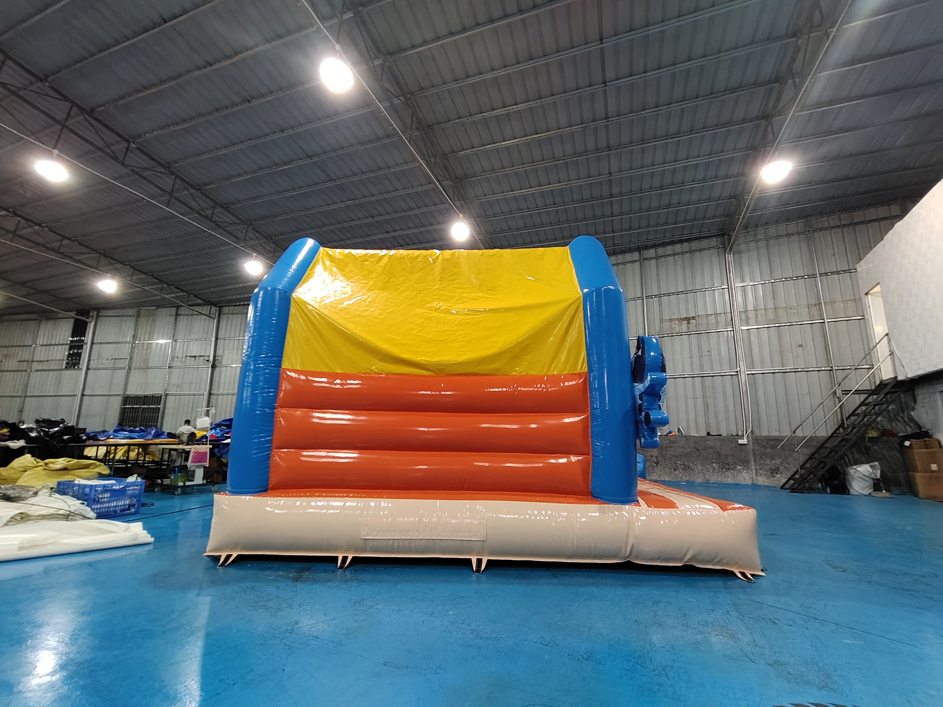 Puncture Resistant Childrens Bouncy Castle With Slide Dogs Cartoon Theme