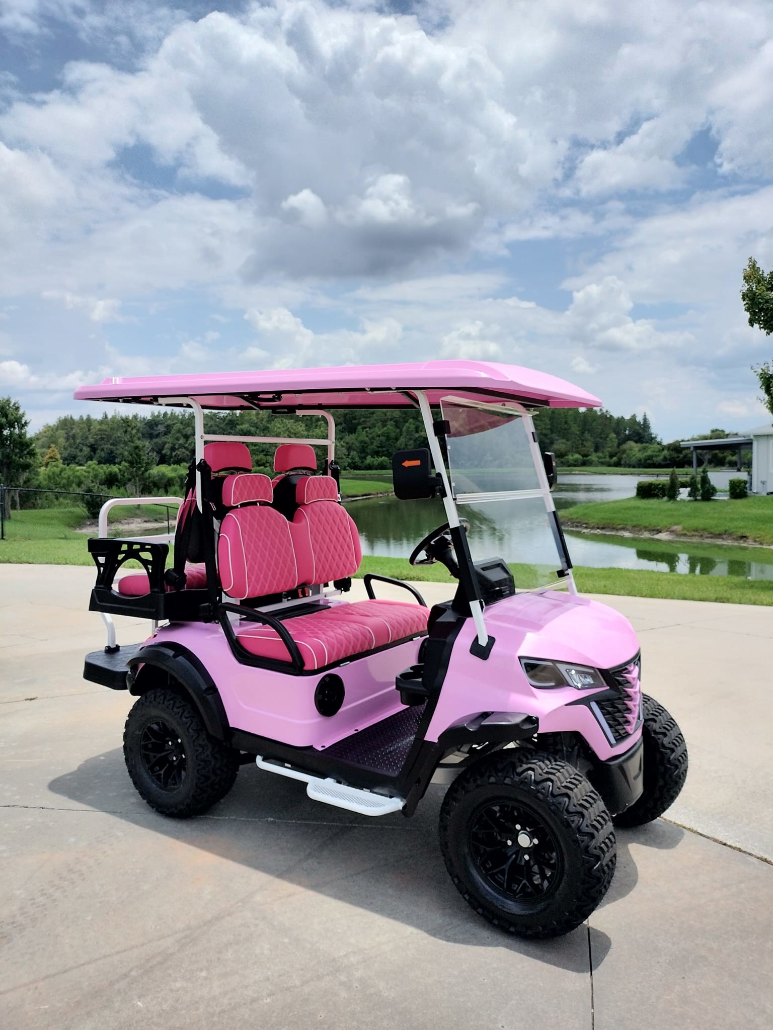 Modern 4 Seater Golf Cart for Family Outings and Group Tours Ground clearance 235mm
