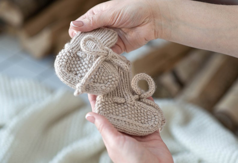 Y-Z Custom Logo Design Hand Knitted Crochet Home Newborn Girl Shoes Baby Booties for Baby Girls