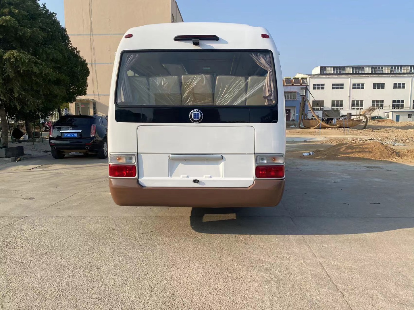 7005mm *2040mm *2860mm Manual Transmission Diesel Coaster Coach Buses for School