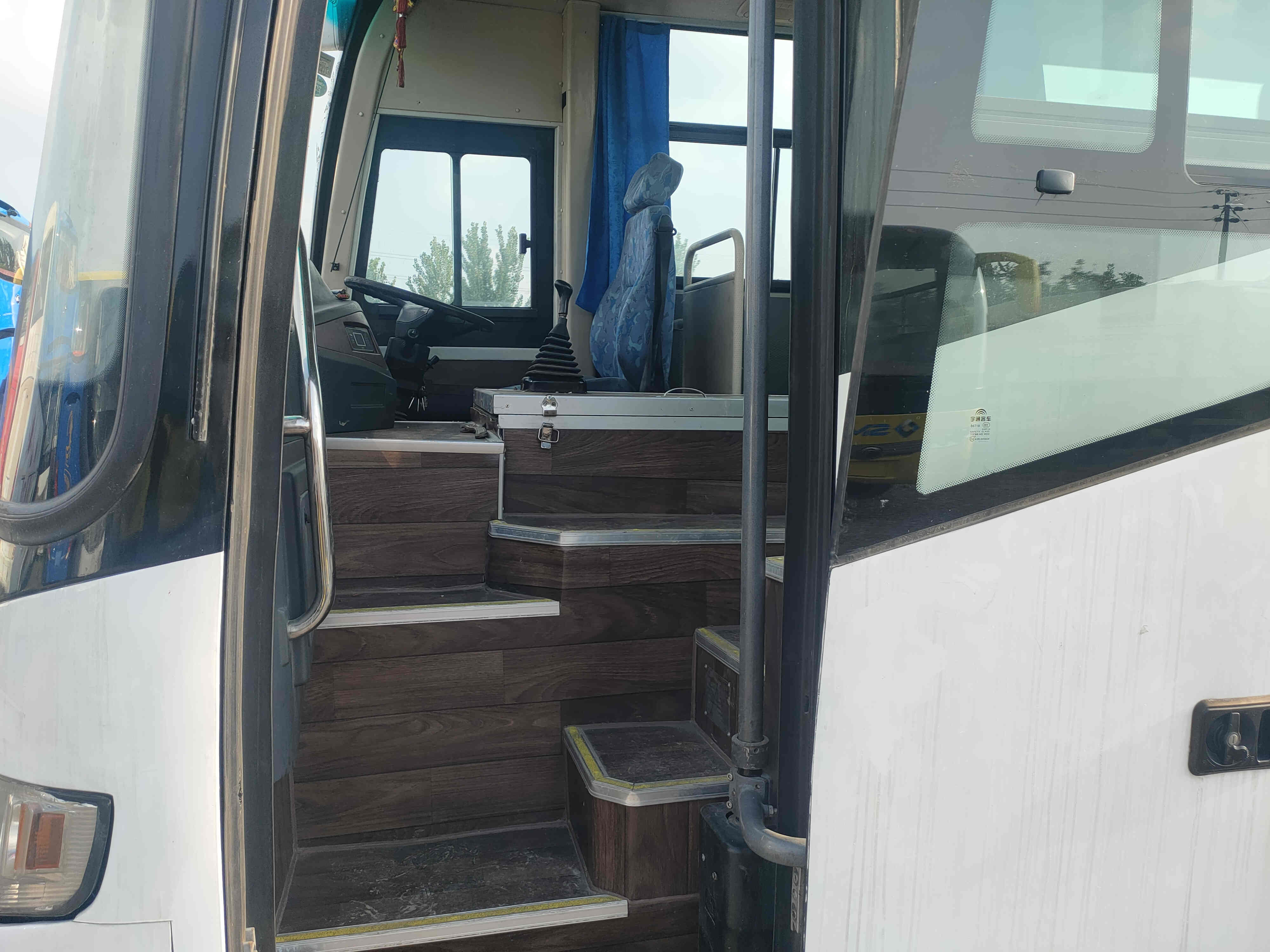 Right Steering Bus Yutong Front Engine Coach Zk6112d 3 Buses 45000km Good Tyres